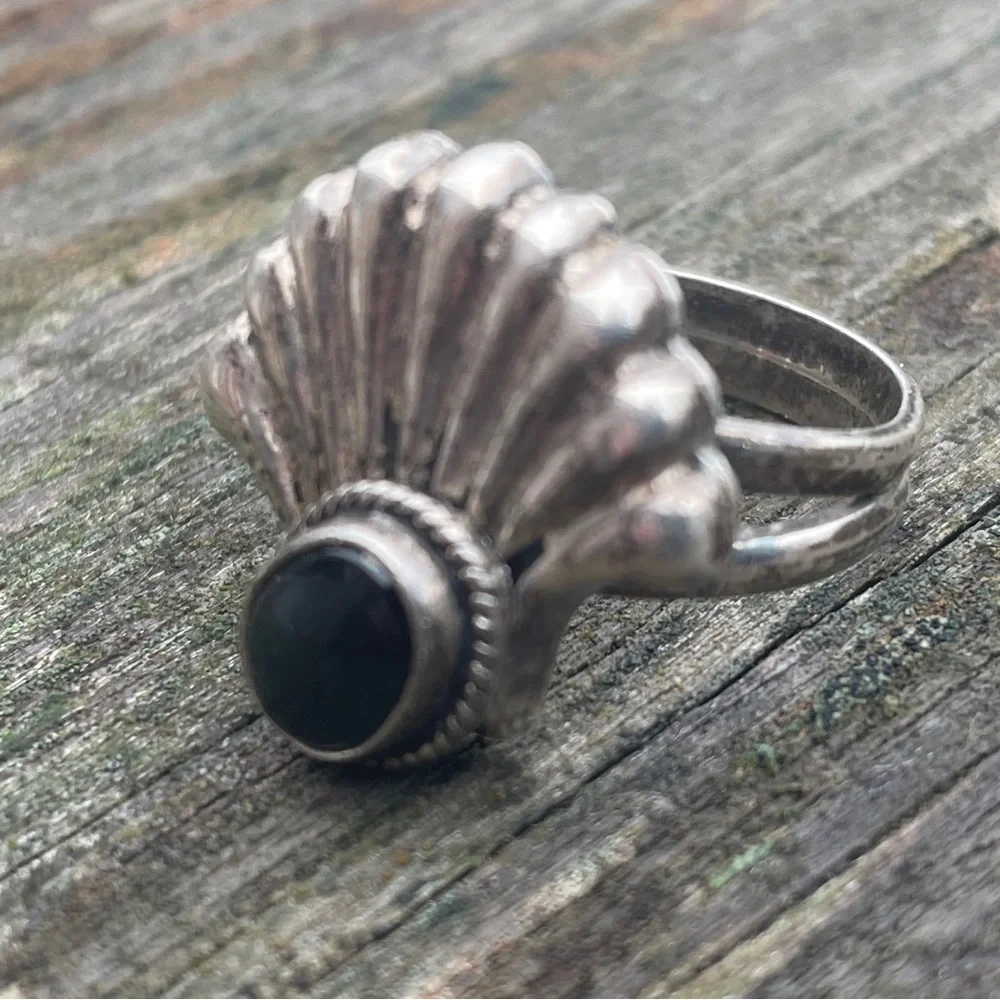 Sterling Silver Fan Ring with Black Stone - Picture 2 of 6